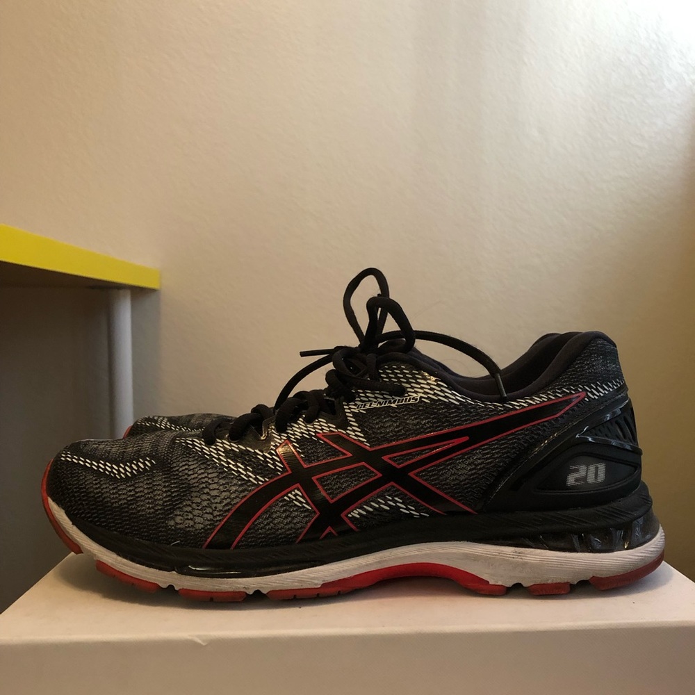 ASICS GEL-Nimbus 20 Running Sneaker